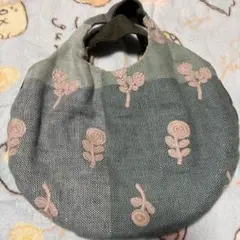 ミナペルホネン　ボヌール柄　グレーとピンクの刺繍トートバッグ