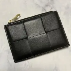 【新品未使用】フラグメントケース　羊革　軽量な財布　黒(ファスナー金色) 高見え