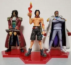 ワンピースフィギュア　エース　ガープ　ロジャー　3体セット