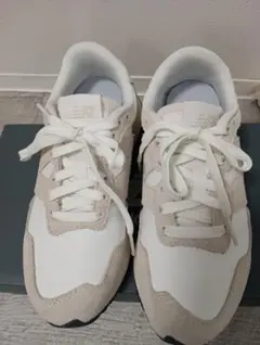 New Balance スニーカー ホワイト ベージュのサムネイル