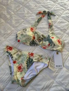 新品未使用品 ROXY フローラルセパレート水着