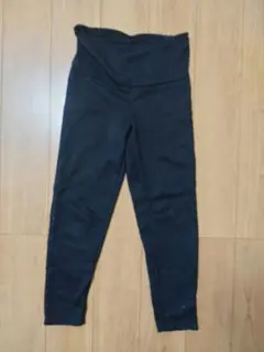 黒のマタニティパンツ　西松屋