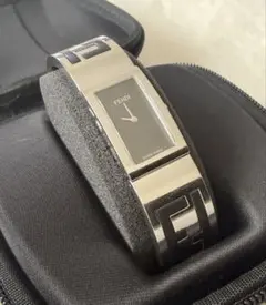 BEAUTIFUL FENDI 3250L バングルウォッチ (WORKING)のサムネイル