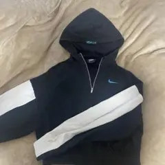 NIKE クロップドスウェットパーカー