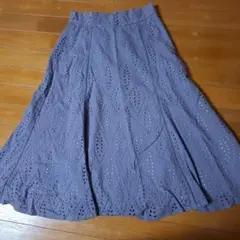 anySiS 刺繍入りパープルフレアスカート サイズ2のサムネイル