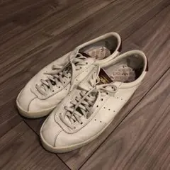 adidas LACOMBE ホワイト/バーガンディ スニーカー