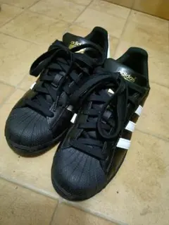 本日のみ限定　価格adidas スニーカー