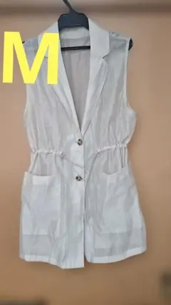 レディース　未使用ベージュ ノースリーブ ベストM
