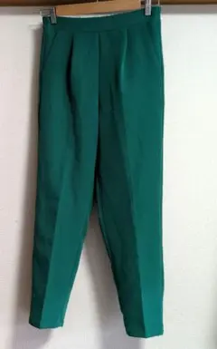 モーメントプラス　Lサイズ　グリーンパンツ　テーパード