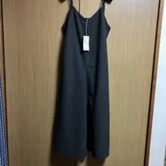 新品　無印良品　黒のサロペット Mサイズのサムネイル