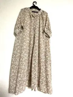 花柄 半袖ロングワンピース ピンクベージュ