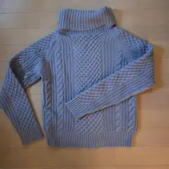 グレー ケーブル編み タートルネックニット