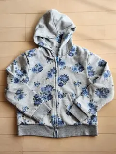 【130cm ·花柄グレーのフード付きパーカー COMME CA ISM 】