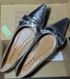 MENUE シルバー ポインテッドトゥパンプス　26.0cm