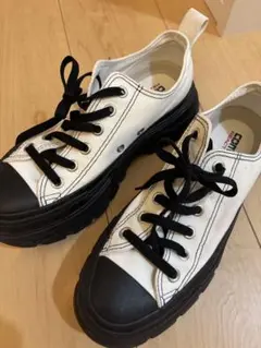 Converse 厚底スニーカー