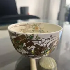 お盆特価！！【田中方円作】黒釉菊花 色絵抹茶碗 京焼共箱付 金彩 菊文 田中方円作】黒釉菊花 色絵抹茶碗 京焼共箱付 金彩 菊文 - メルカリ