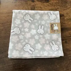 ミッフィー大判ハンカチ、さくら柄(グレー)バンダナ、ランチクロス
