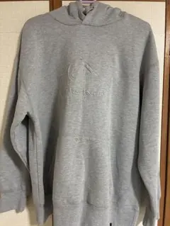 グレー パーカー