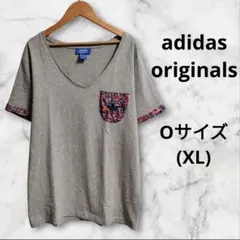 アディダスオリジナルス Oサイズ【XL】グレーVネックTシャツ 幾何学模様 希少
