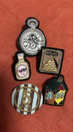 バラ売り応相談　H.P.FRANCE　刺繍ピンバッジ　ioアッシュペーフランスのサムネイル
