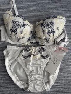 Elegante ブラジャーショーツセット C70のサムネイル
