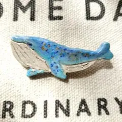 オーブン粘土ブローチ 幸福のクジラ꒰⁠⑅⁠ᵕ⁠༚⁠ᵕ⁠꒱⁠˖⁠♡