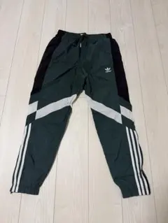 アディダス　トラックパンツ