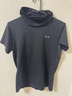 Oakley ブラック ハイネックシャツ Mサイズ　ゴルフウェアのサムネイル