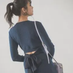 ネイビー リボン付き ニットロングワンピース　背中開きAndemiu スリット