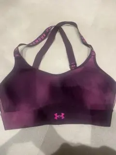 美品　アンダーアーマースポーツブラ