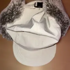 ファー付きホワイトキャップ