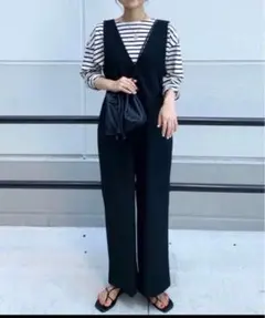 ユニクロ　Vネックサロペット　ブラック　Sサイズ