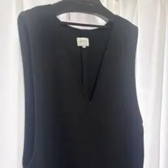 emi+ 黒 ノースリーブ Vネック ワンピース