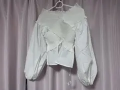 INGNI シャーリングクロストップス オフホワイト