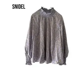 SNIDEL スナイデル　花柄総柄長袖トップス　上品きれいめ　てろてろ　デート