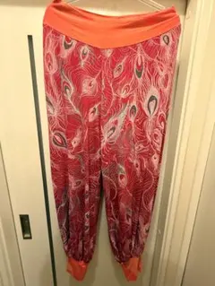 ホアナデアルコ アラジンパンツ ピーコック柄 赤