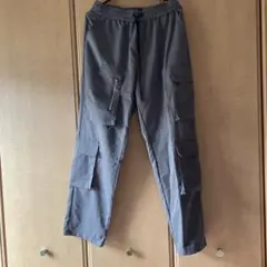 グレー カーゴパンツ ジッパーポケット付き