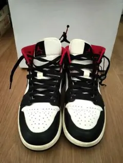 Nike Air Jordan 1 MIDブラック/ホワイト/レッド箱付き