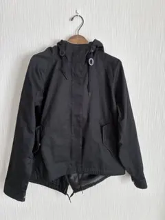 B：MING by BEAMS ブラック マウンテンパーカー フード付き