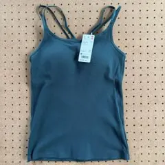 【新品タグ付】ユニクロ　クロスバックブラキャミソール M ダークグリーン