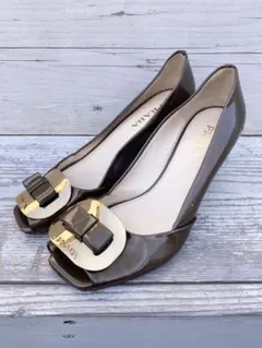 PRADA パテントオープントゥパンプス　バックル＆リボン　ブラウンのサムネイル