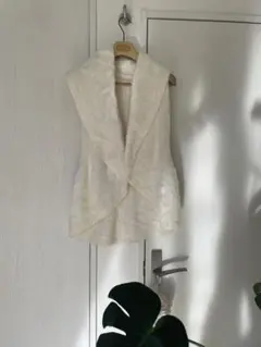 アイボリー フワフワ ニットベスト