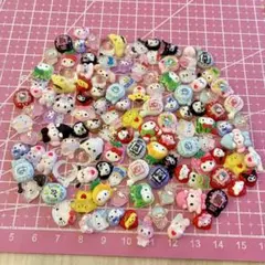 ネイルパーツ☆100個以上☆サンリオミックス