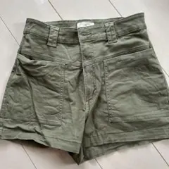 H&M カーキ ショートパンツ EUR40のサムネイル