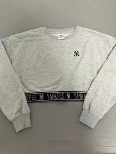 NY Yankees クロップドスウェット グレー
