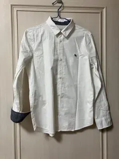 ホワイト長袖シャツ刺繍ロゴ付き　H &M