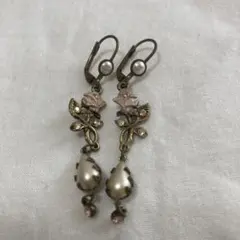 ミハエルネグリン　バラのピアス