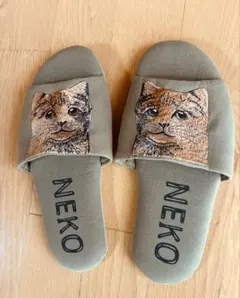 猫刺繍 ルームシューズ スリッパ カーキ