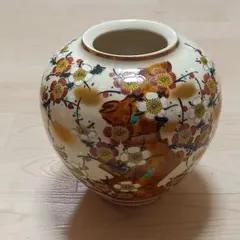 九谷焼　花柄装飾の陶器の壺　未使用品