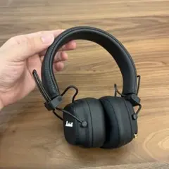 ブラック ワイヤレスヘッドホン